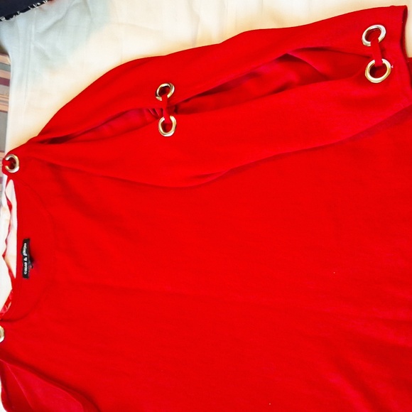 Red Medium blouse/sweater with shoulder and arms slits-opening - Picture 5 of 5